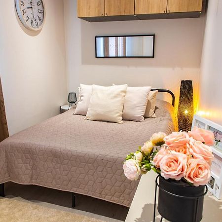 Le Victorieux - Appart 2 Pieces -Proche Paris Клиши Экстерьер фото